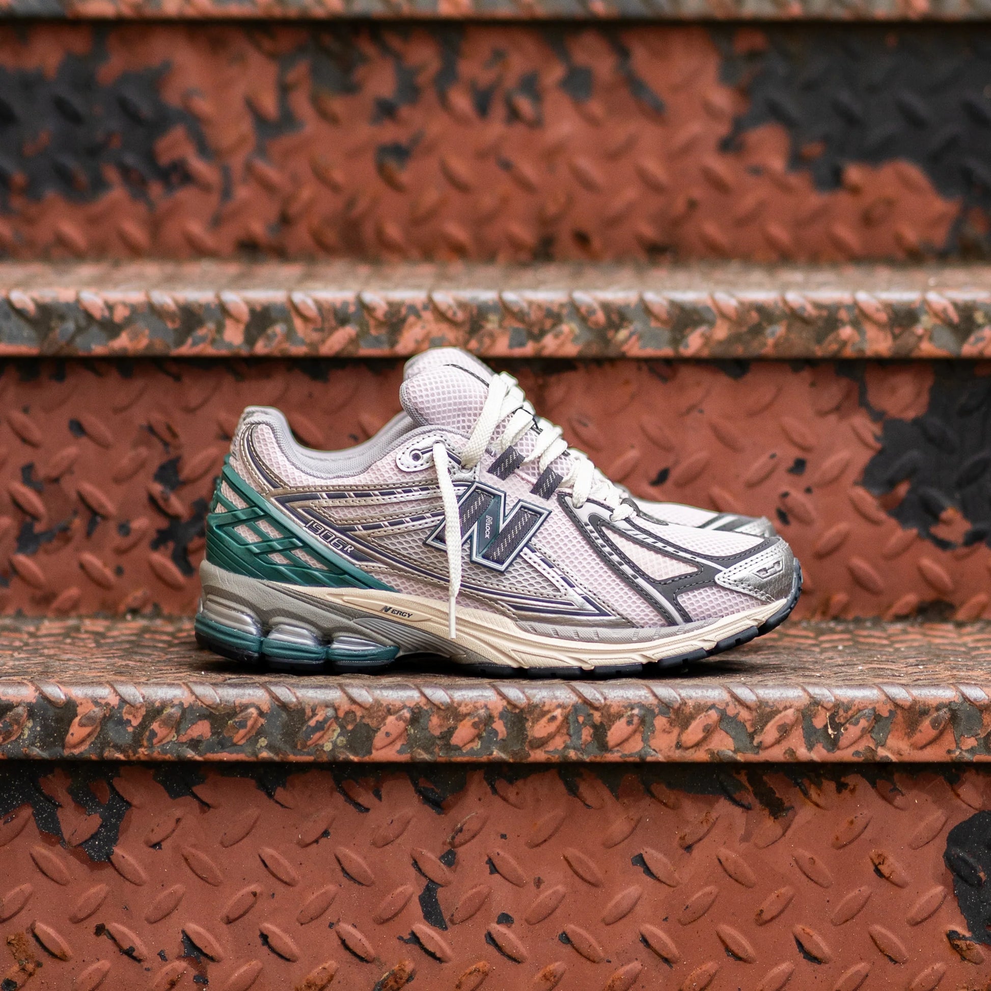 Mens  1906R (Grey/Pink) - M1906RET