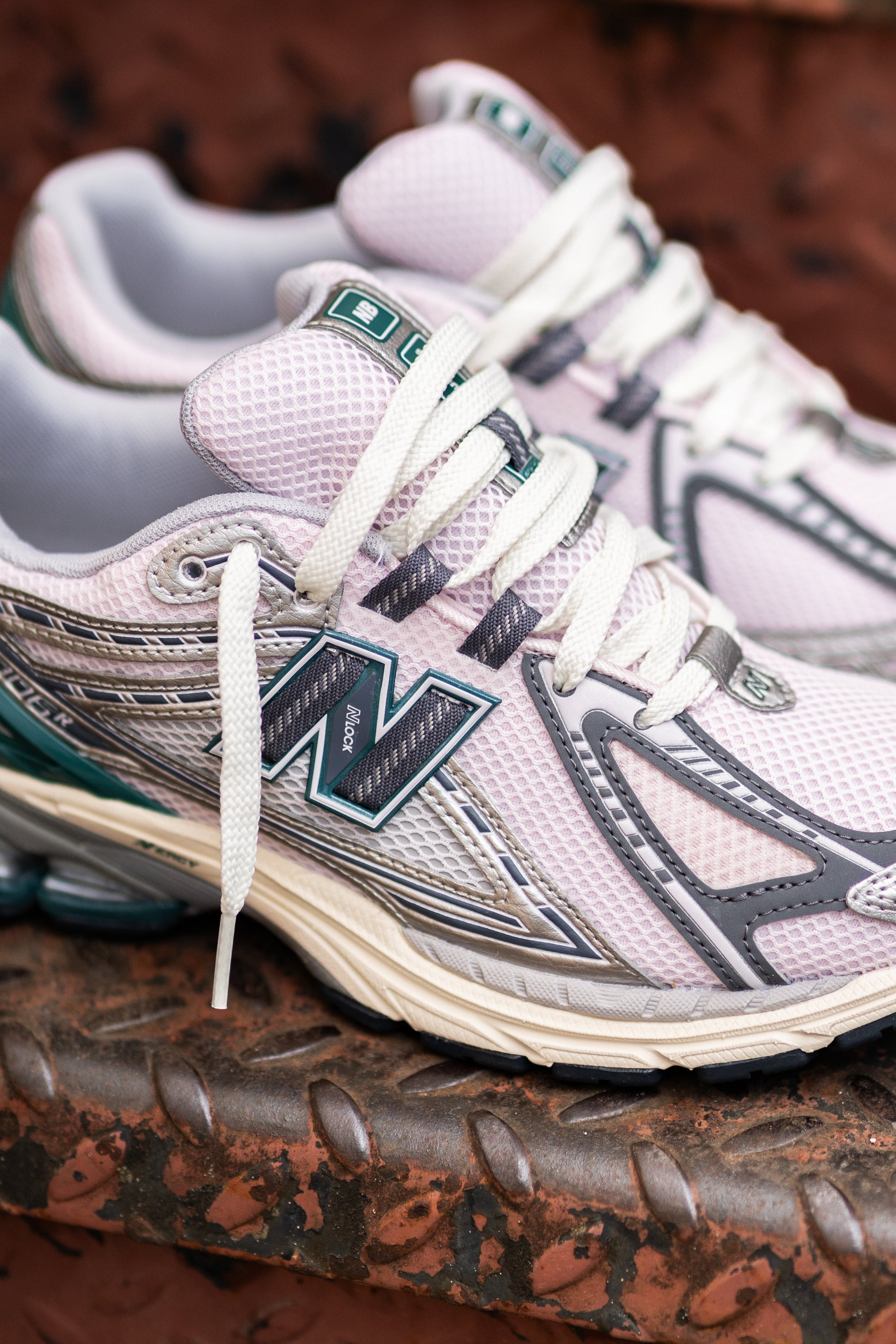 Mens  1906R (Grey/Pink) - M1906RET