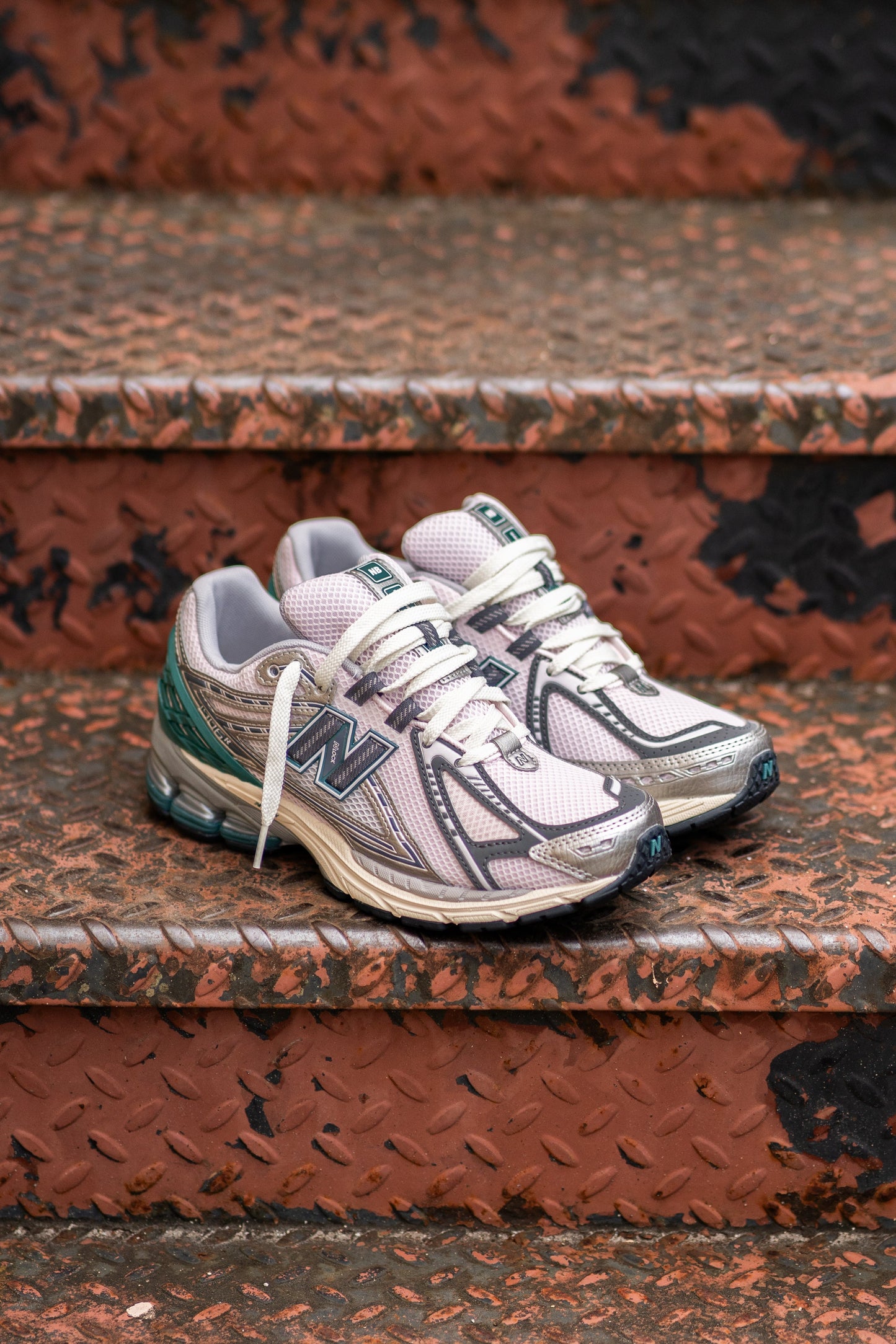 Mens  1906R (Grey/Pink) - M1906RET