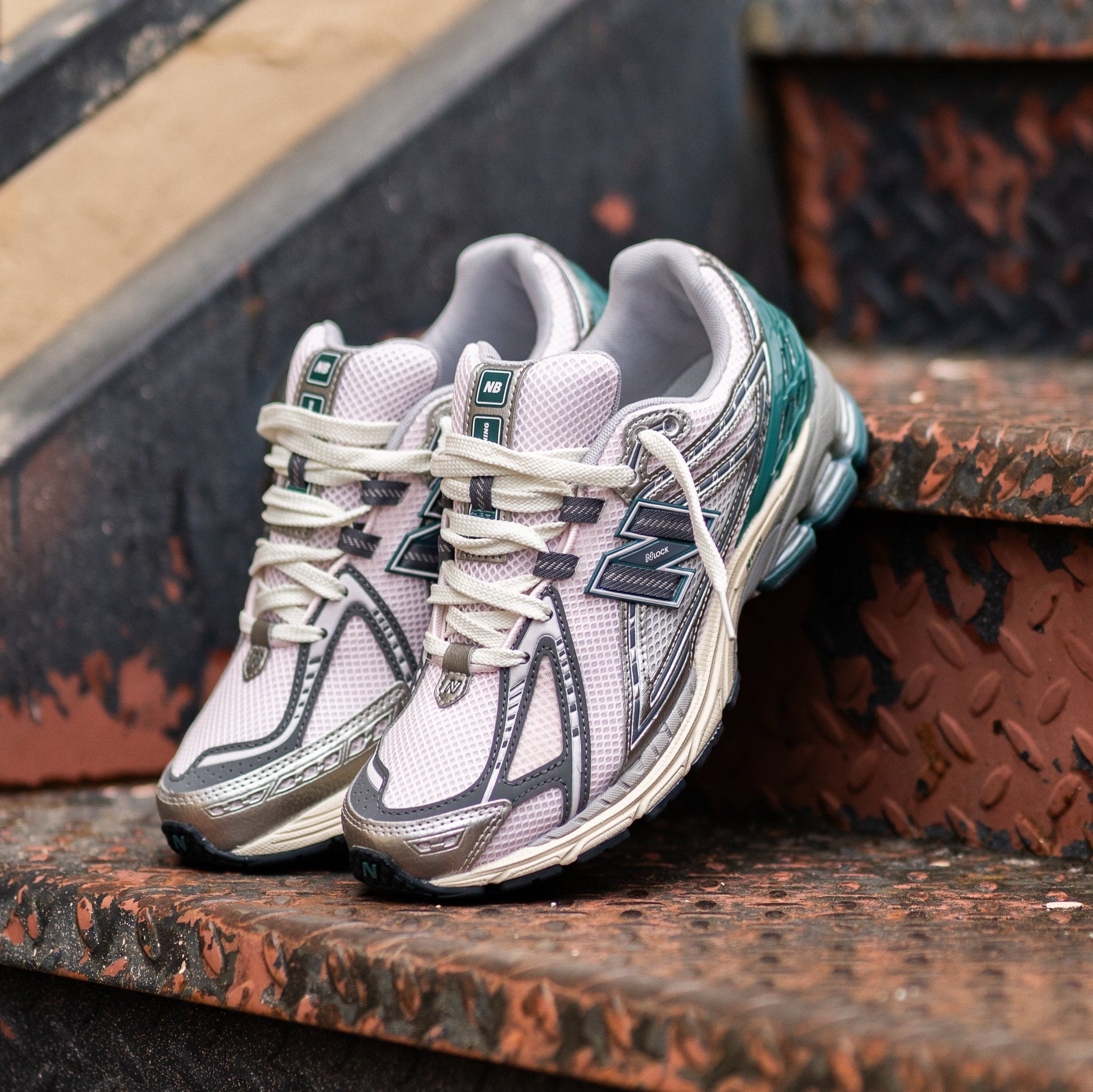 Mens  1906R (Grey/Pink) - M1906RET