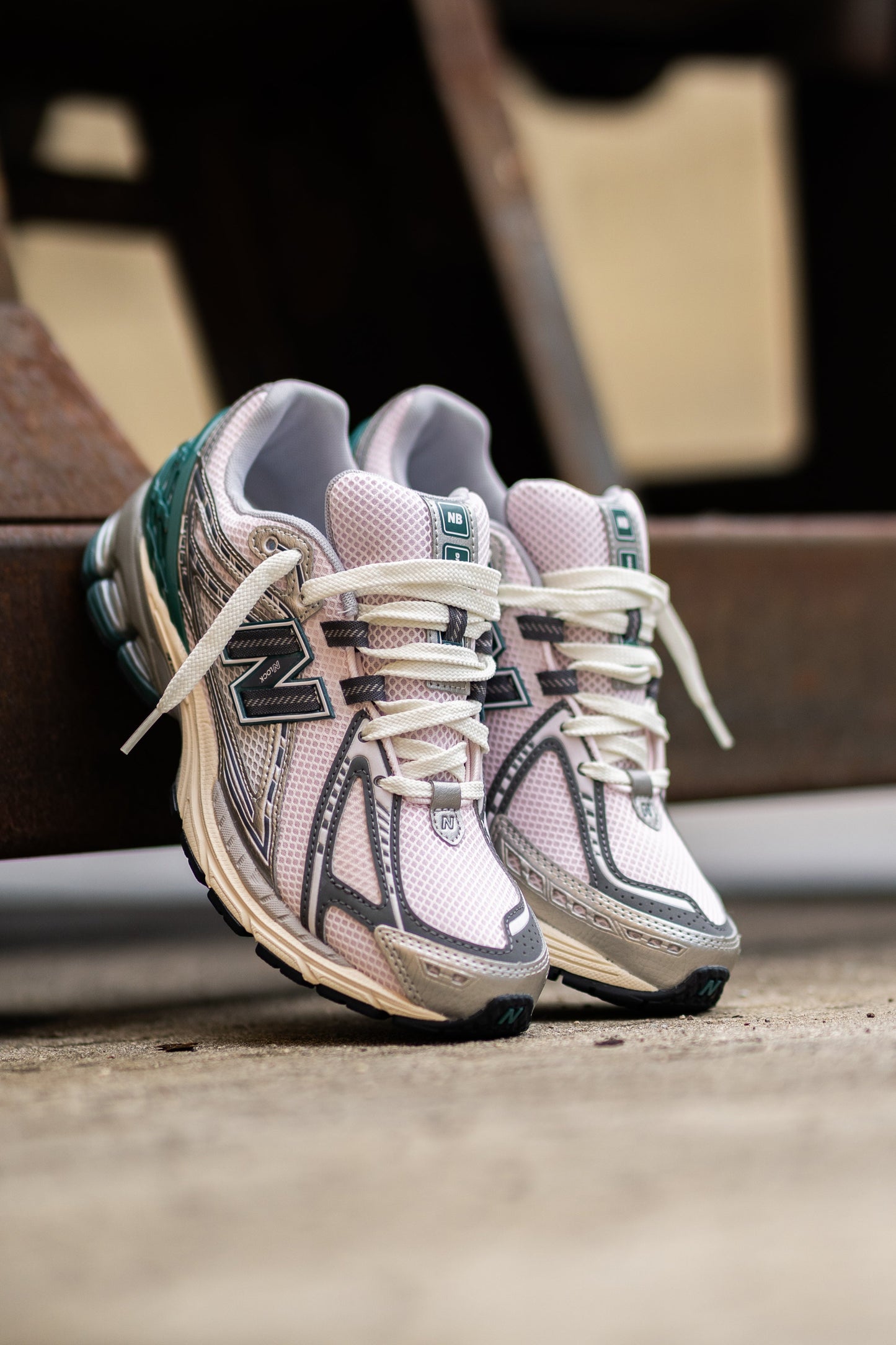 Mens  1906R (Grey/Pink) - M1906RET