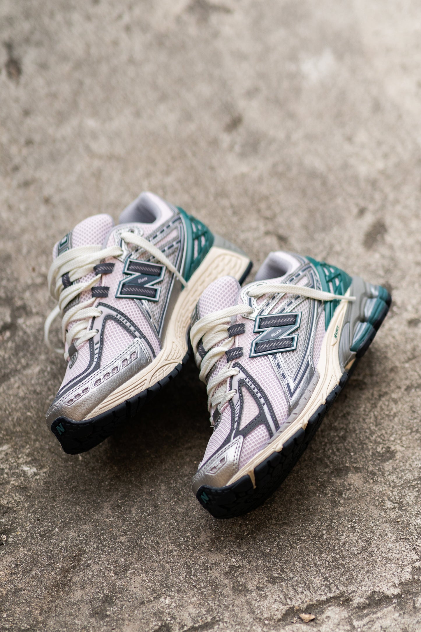 Mens  1906R (Grey/Pink) - M1906RET