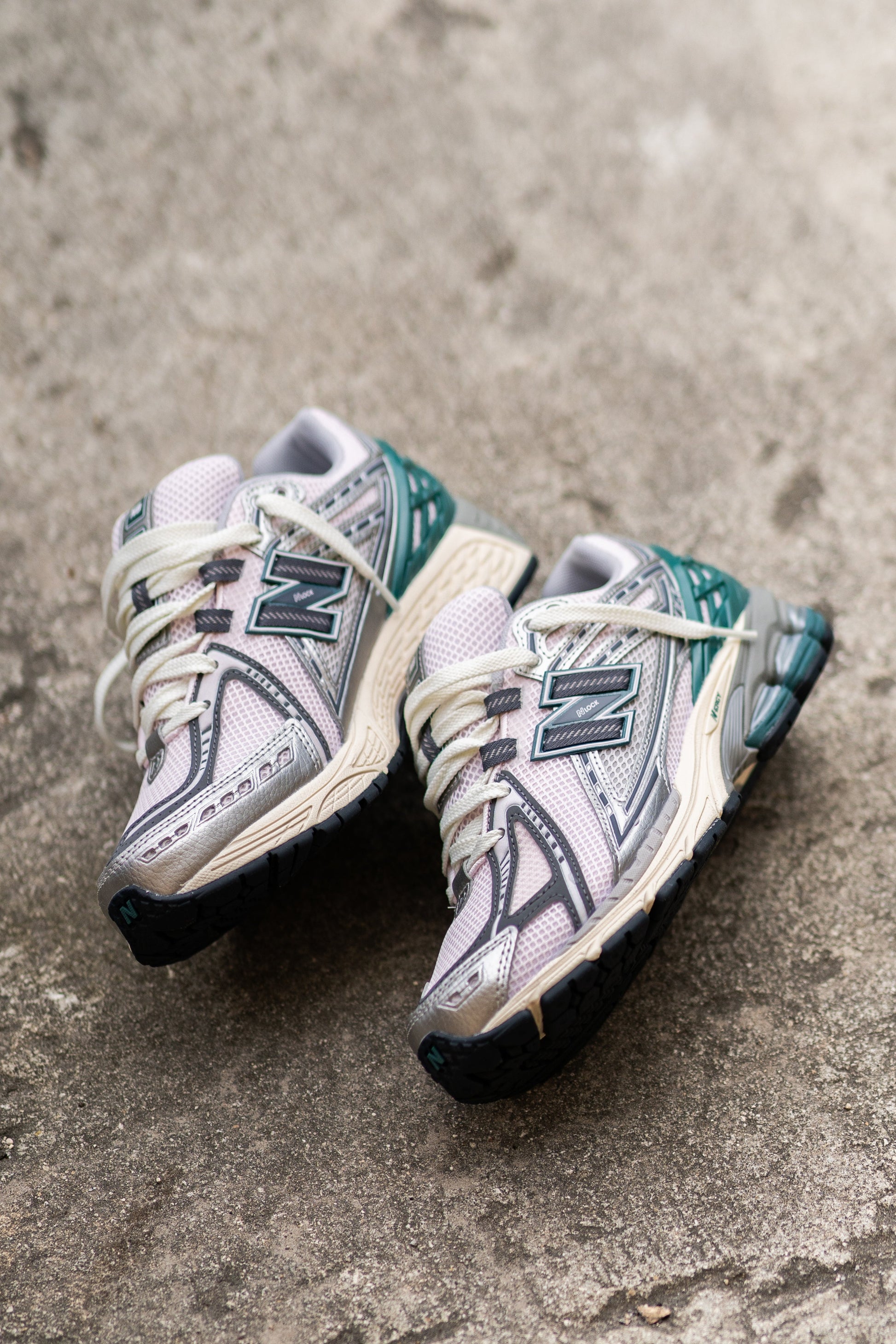 Mens  1906R (Grey/Pink) - M1906RET